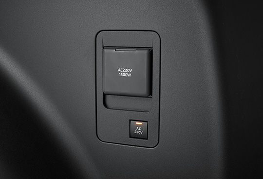 <sg-lang1>220 V/1500 W zásuvka (v zavazadlovém prostoru)</sg-lang1><sg-lang2></sg-lang2><sg-lang3></sg-lang3>